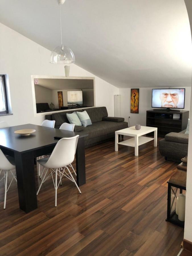 Apartments Michelle 乌马格 外观 照片